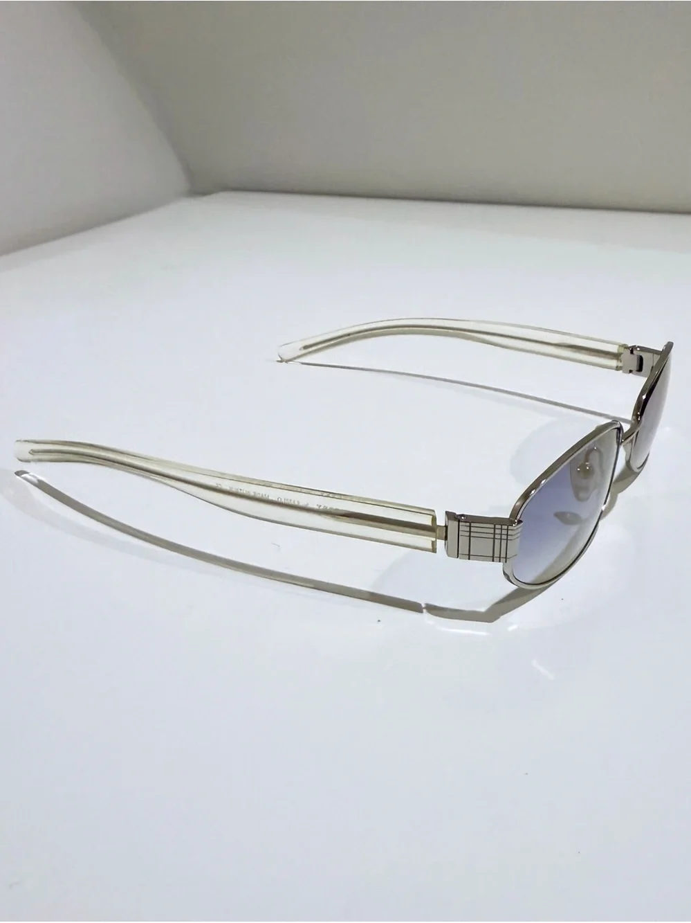 Vintage Burberry B 8970 Oval Custom Blue Lens Sunglasses Silver Nova Check Clear